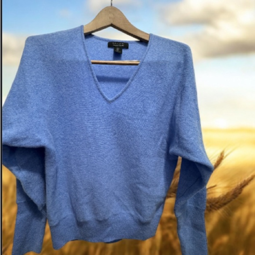 Tahari 2 ply 100% cashmere size small dolman sleeves v neck sweater